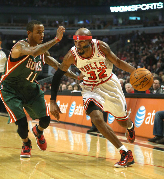 南韩男篮完胜公牛，汉密尔顿统治全场的简单介绍