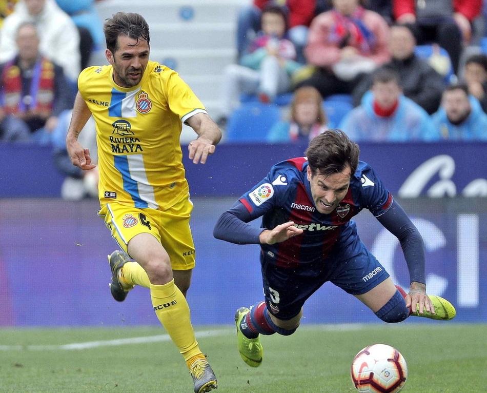 皇马碾压西班牙,奥亚尔萨瓦尔状态火热 皇马碾压西班牙,奥亚尔萨瓦尔状态火热