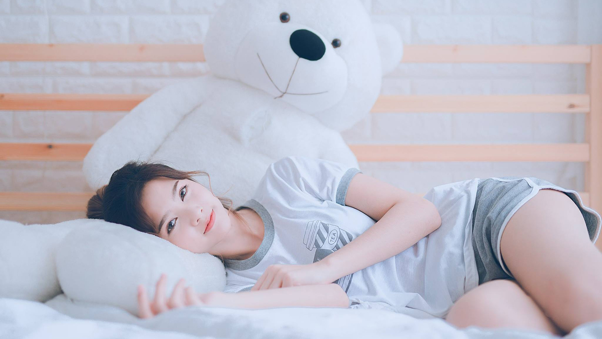 双重历史性，一场对话，两种突围